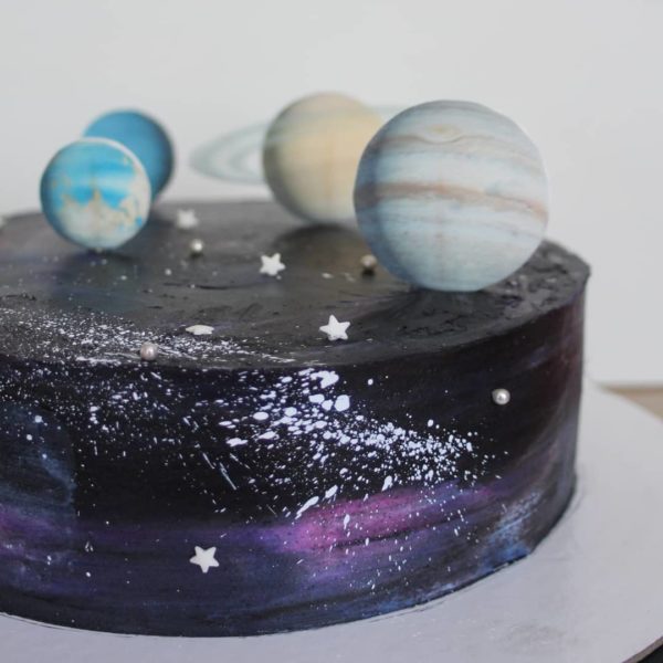 космический торт с планетами